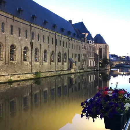 Medieval Center At River De Leie Apartment *