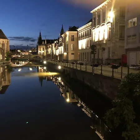 Medieval Center At River De Leie *