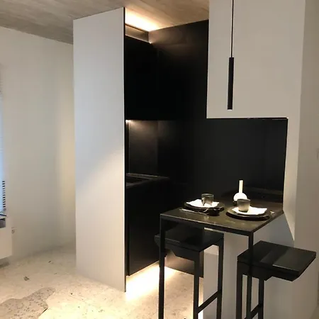 Appartement Medieval Center At River De Leie *