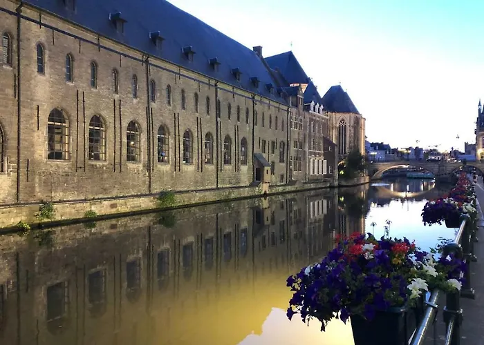 Medieval Center At River De Leie 아파트 *