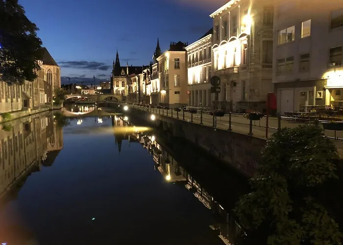 Medieval Center At River De Leie *