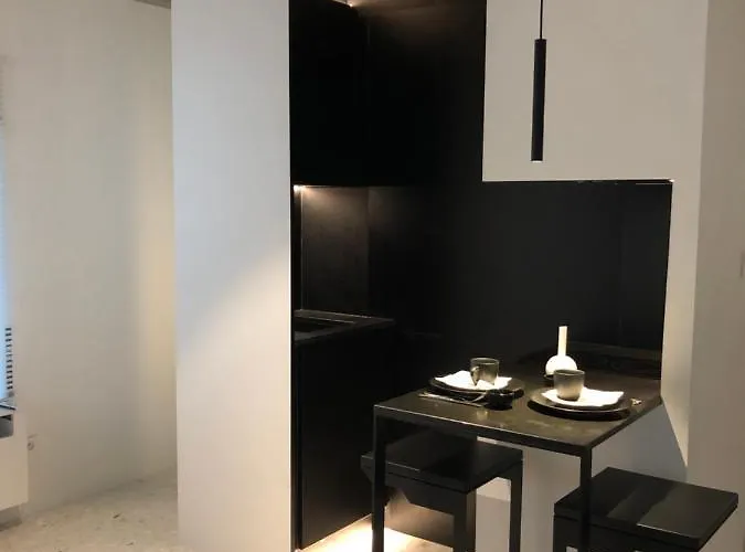 아파트 Medieval Center At River De Leie *